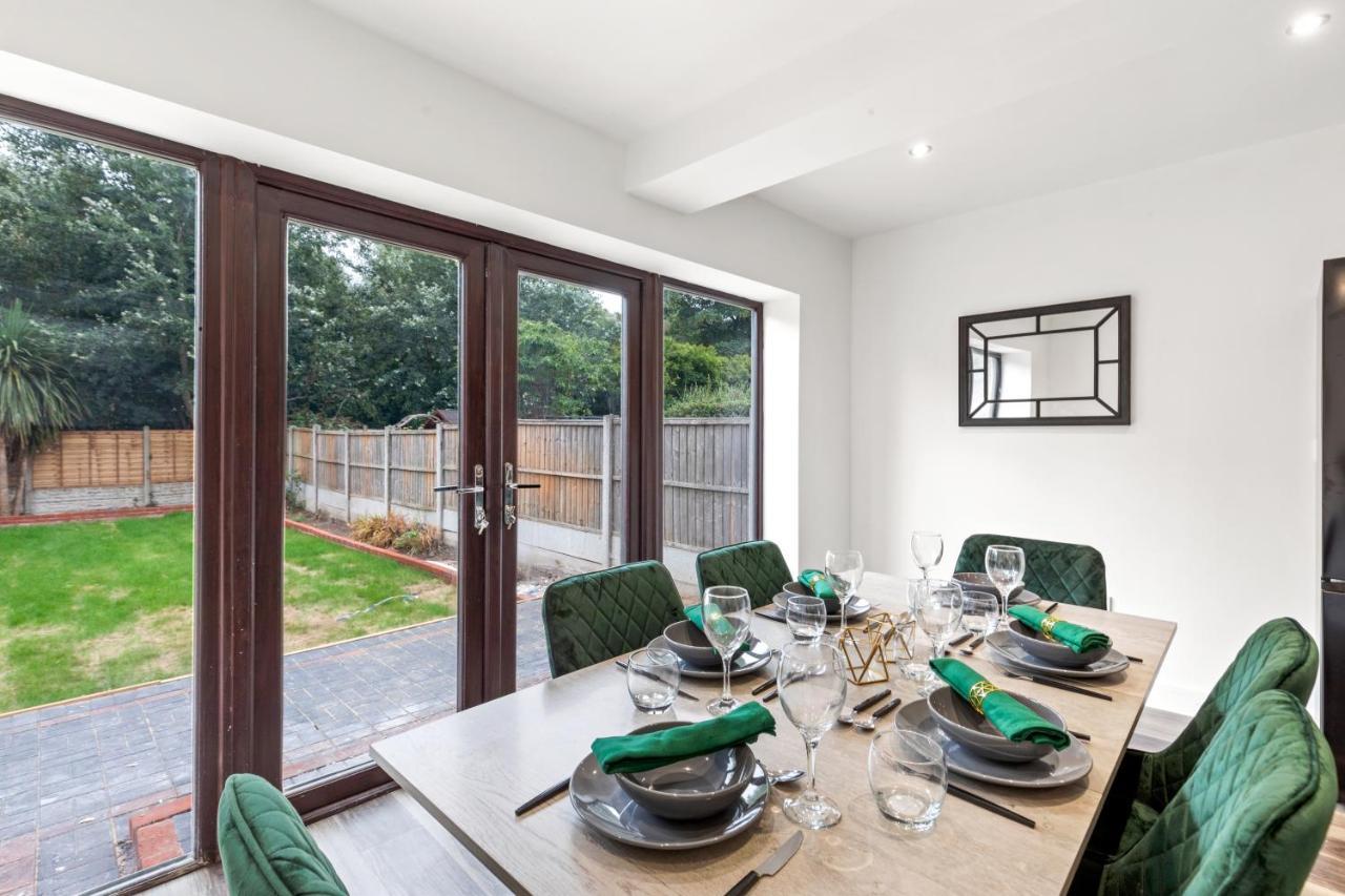 Walsall - 4 Bedroom House, Wi-Fi, Garden , Sleeps 8 - Jrr Stays Bescot Esterno foto
