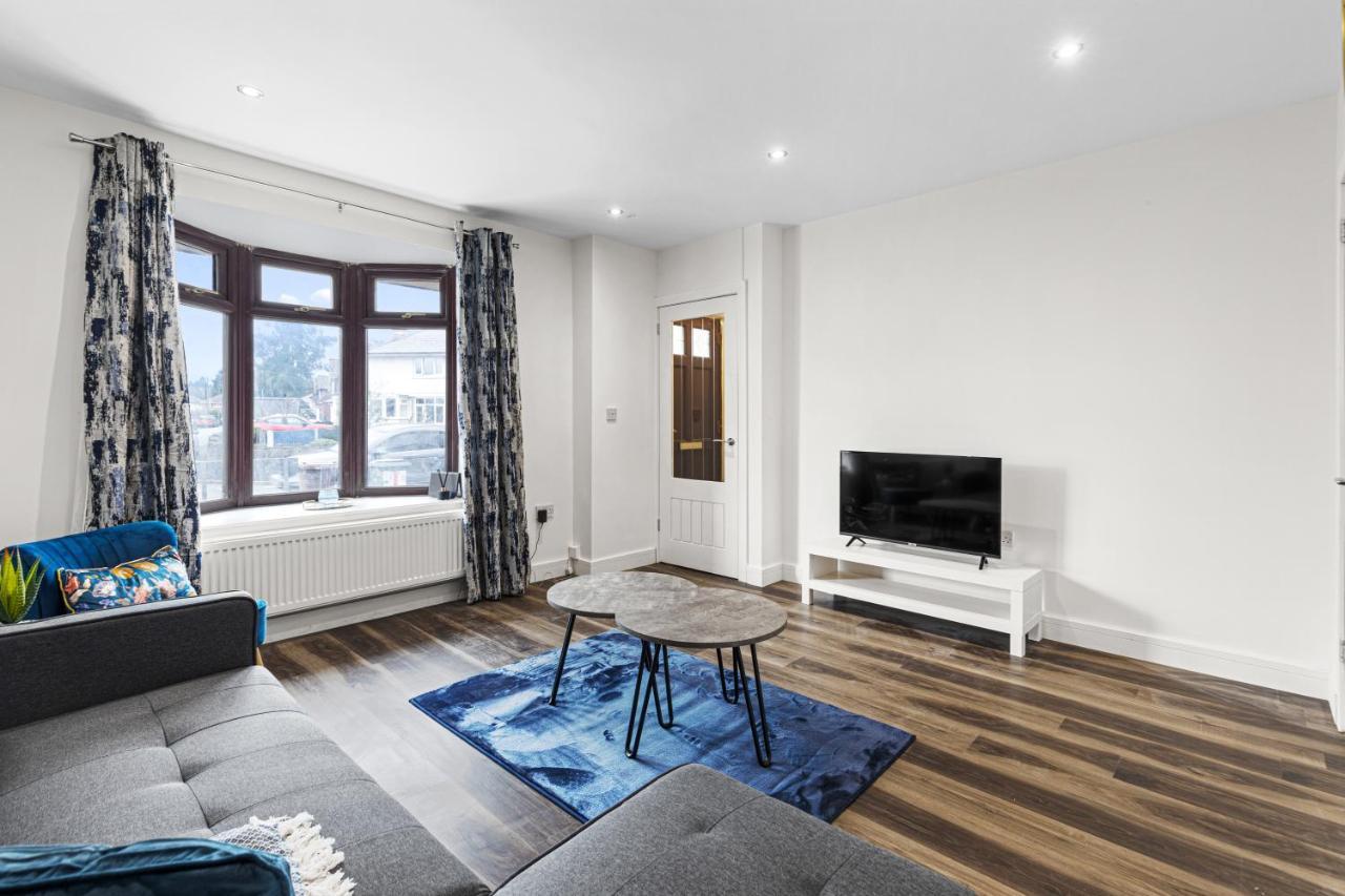 Walsall - 4 Bedroom House, Wi-Fi, Garden , Sleeps 8 - Jrr Stays Bescot Esterno foto