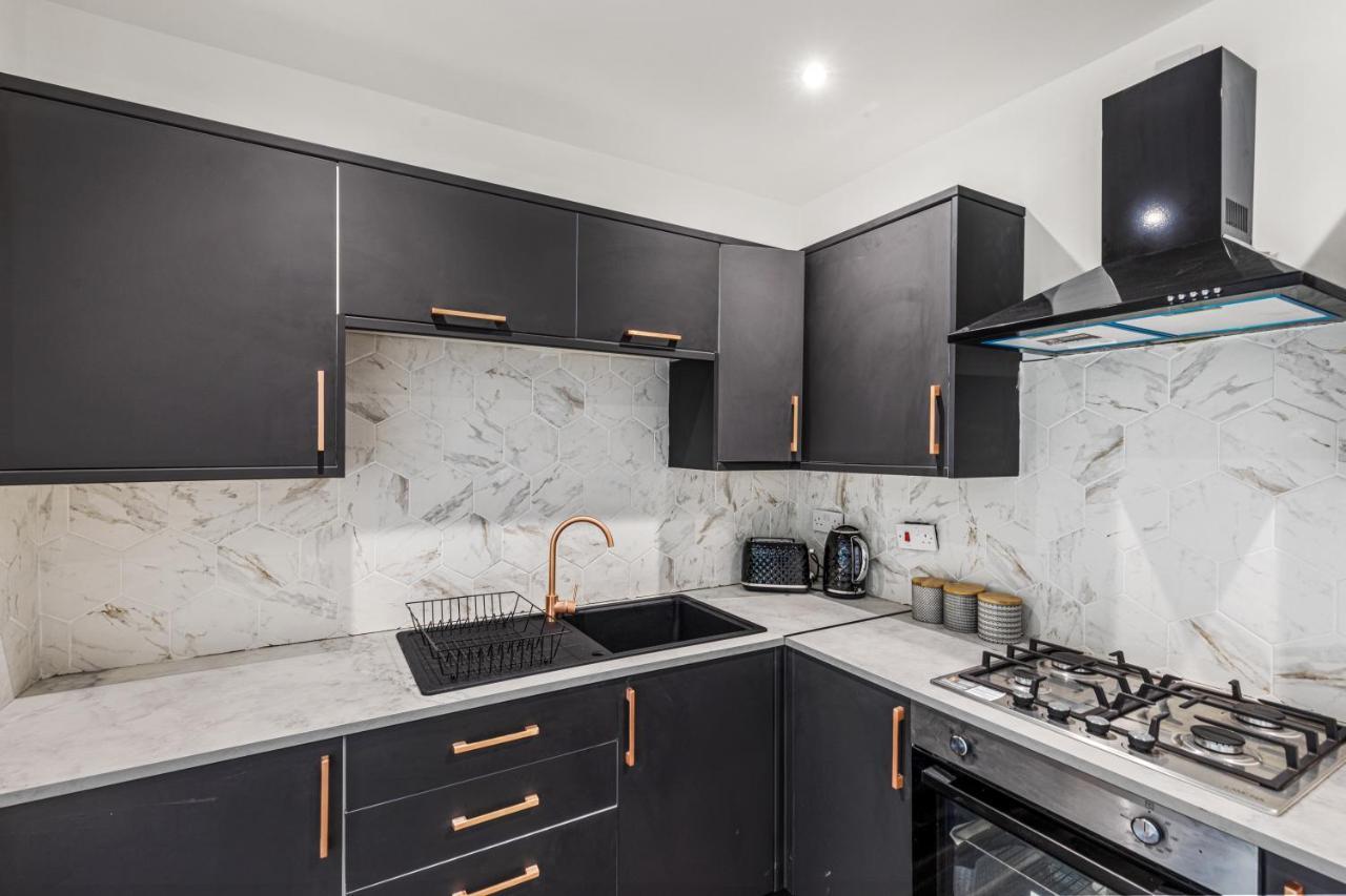 Walsall - 4 Bedroom House, Wi-Fi, Garden , Sleeps 8 - Jrr Stays Bescot Esterno foto