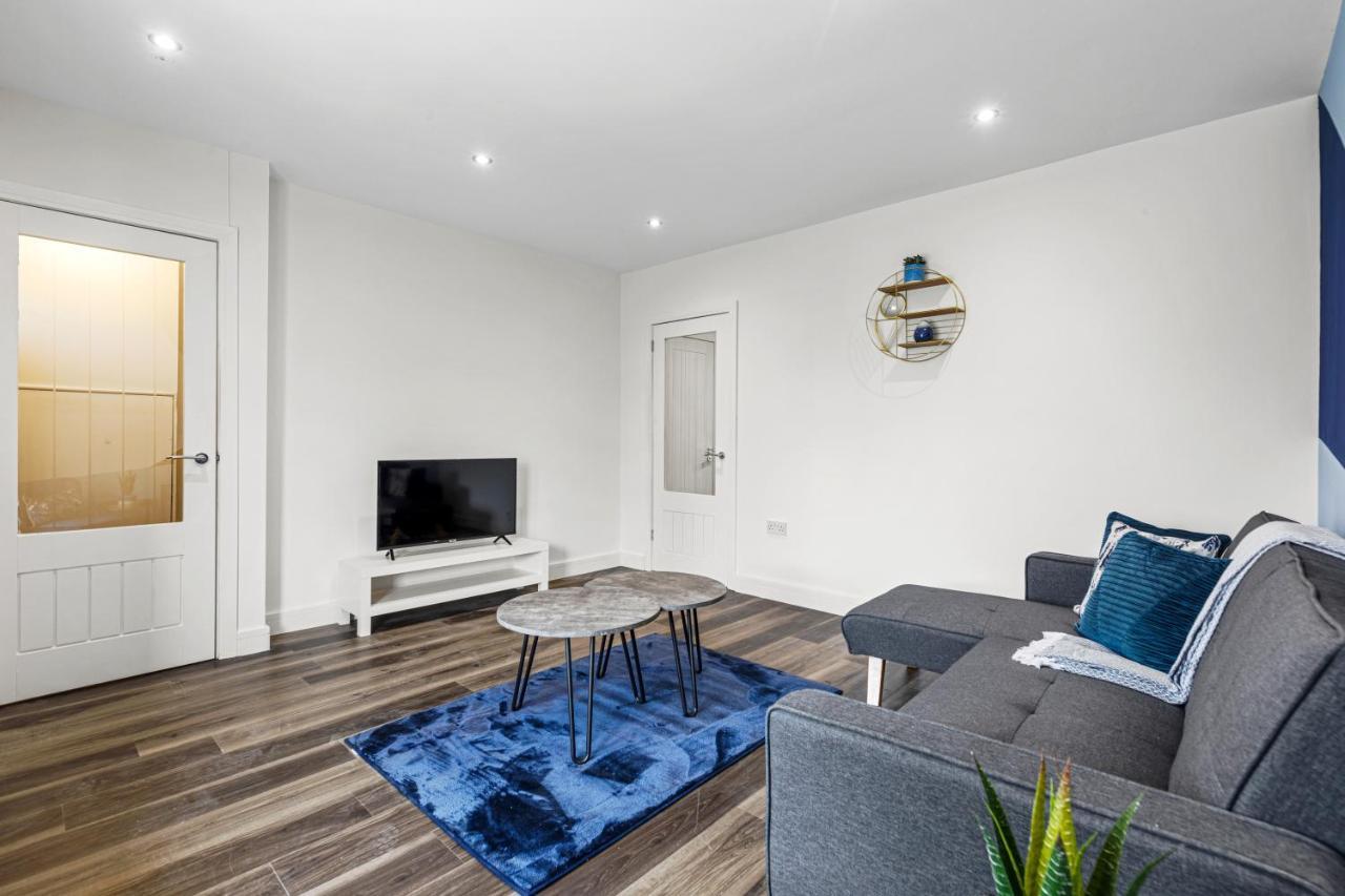 Walsall - 4 Bedroom House, Wi-Fi, Garden , Sleeps 8 - Jrr Stays Bescot Esterno foto