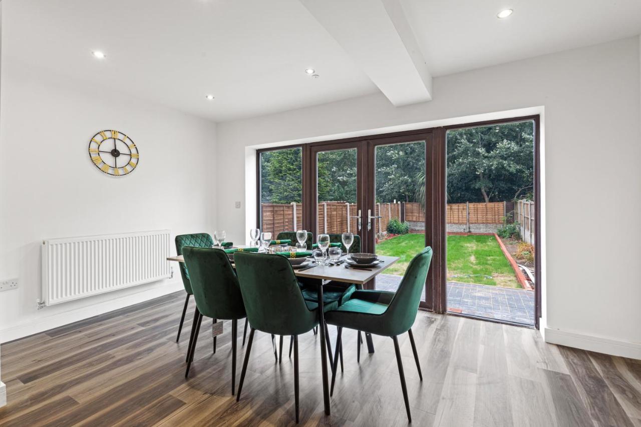 Walsall - 4 Bedroom House, Wi-Fi, Garden , Sleeps 8 - Jrr Stays Bescot Esterno foto