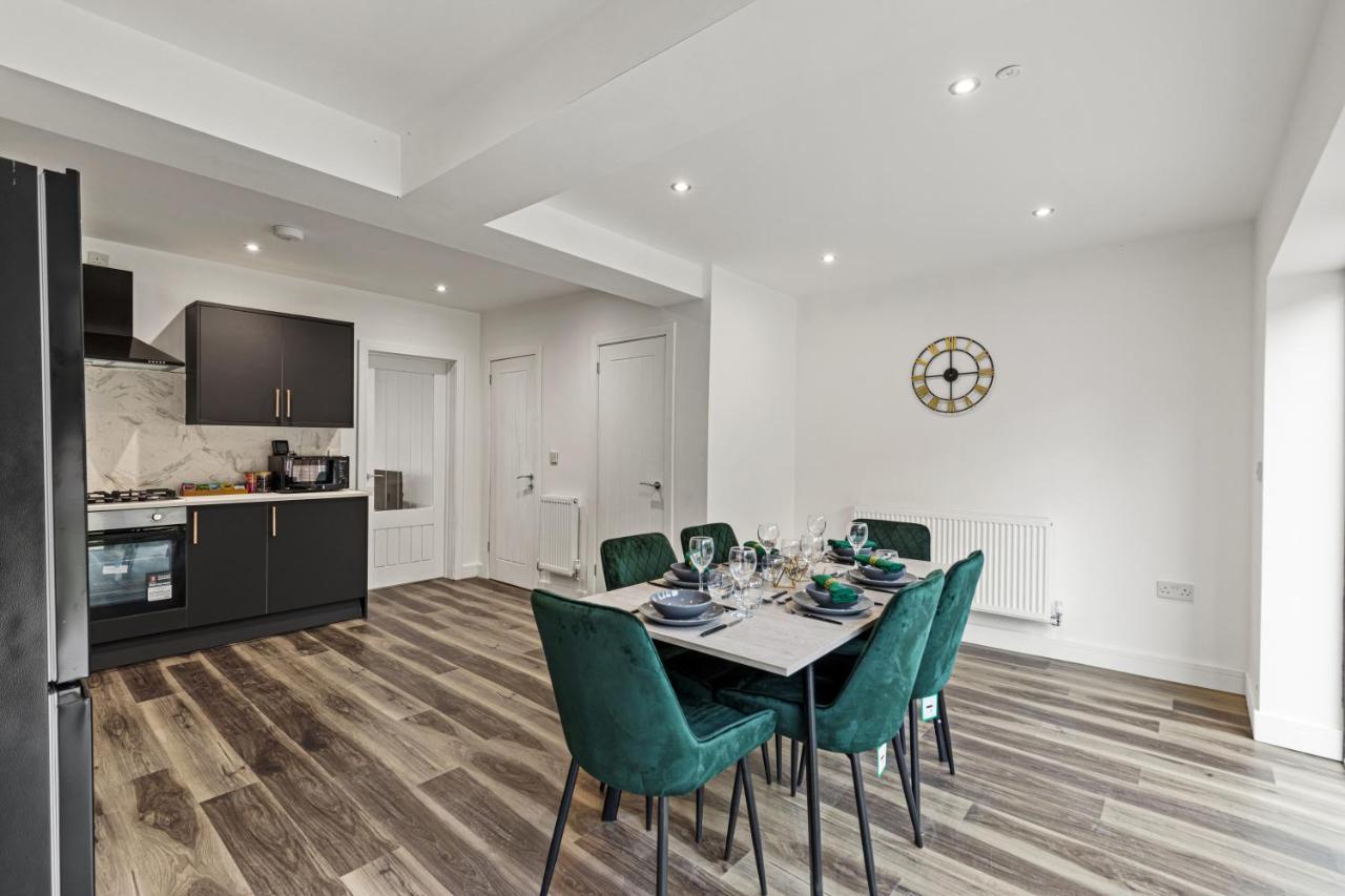 Walsall - 4 Bedroom House, Wi-Fi, Garden , Sleeps 8 - Jrr Stays Bescot Esterno foto