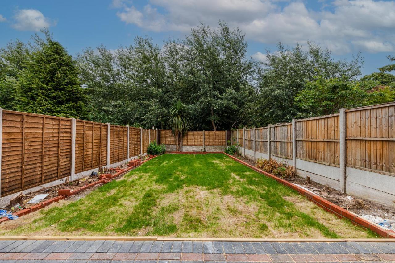 Walsall - 4 Bedroom House, Wi-Fi, Garden , Sleeps 8 - Jrr Stays Bescot Esterno foto