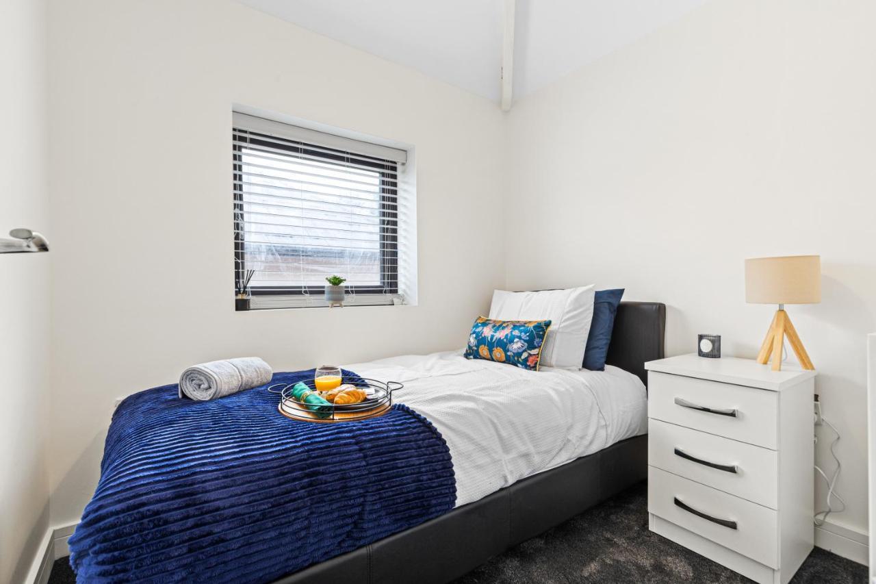 Walsall - 4 Bedroom House, Wi-Fi, Garden , Sleeps 8 - Jrr Stays Bescot Esterno foto