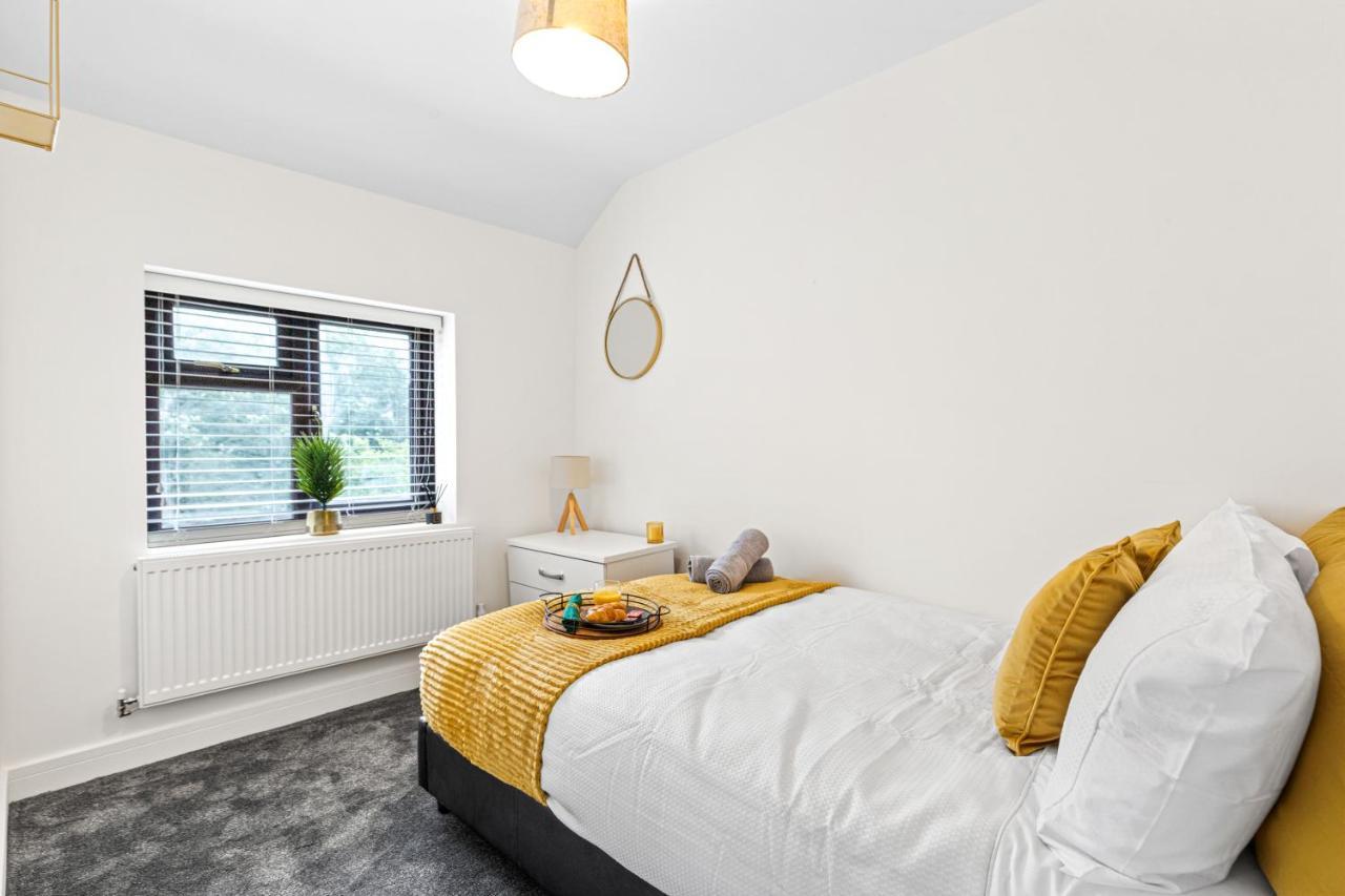 Walsall - 4 Bedroom House, Wi-Fi, Garden , Sleeps 8 - Jrr Stays Bescot Esterno foto