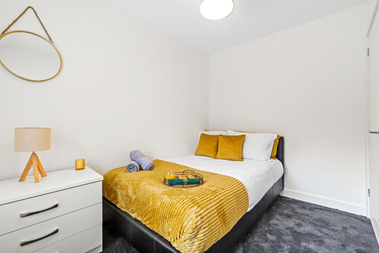 Walsall - 4 Bedroom House, Wi-Fi, Garden , Sleeps 8 - Jrr Stays Bescot Esterno foto