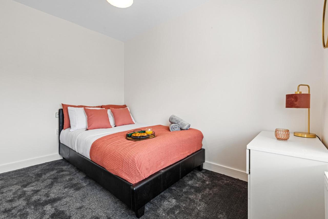 Walsall - 4 Bedroom House, Wi-Fi, Garden , Sleeps 8 - Jrr Stays Bescot Esterno foto